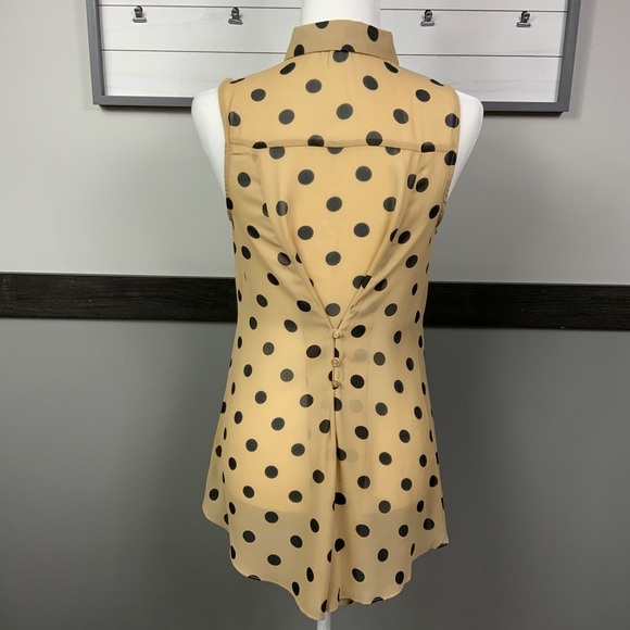 Sans Souci Tops - SANS SOUCI sheer polka dot tank top buttons hi-low